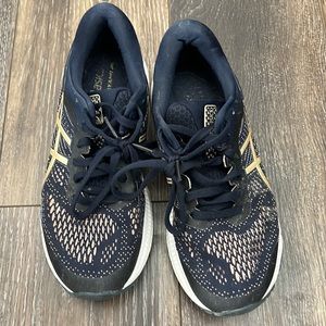 Womens Asics running shoes, size 8. Navy and gold.